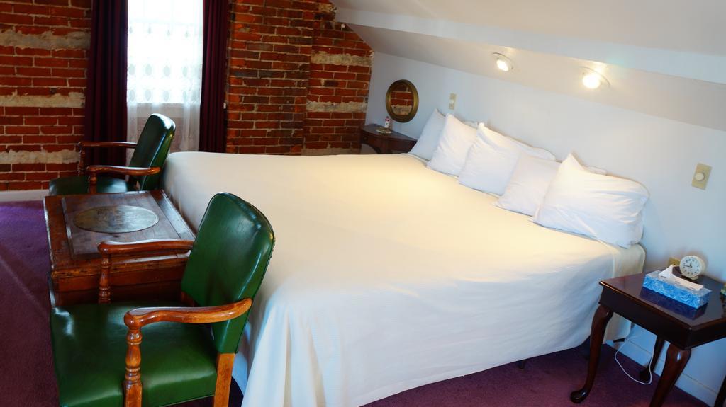 Harbor Haus Inn & Suites Hermann Esterno foto