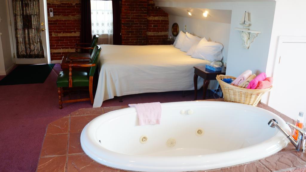 Harbor Haus Inn & Suites Hermann Esterno foto