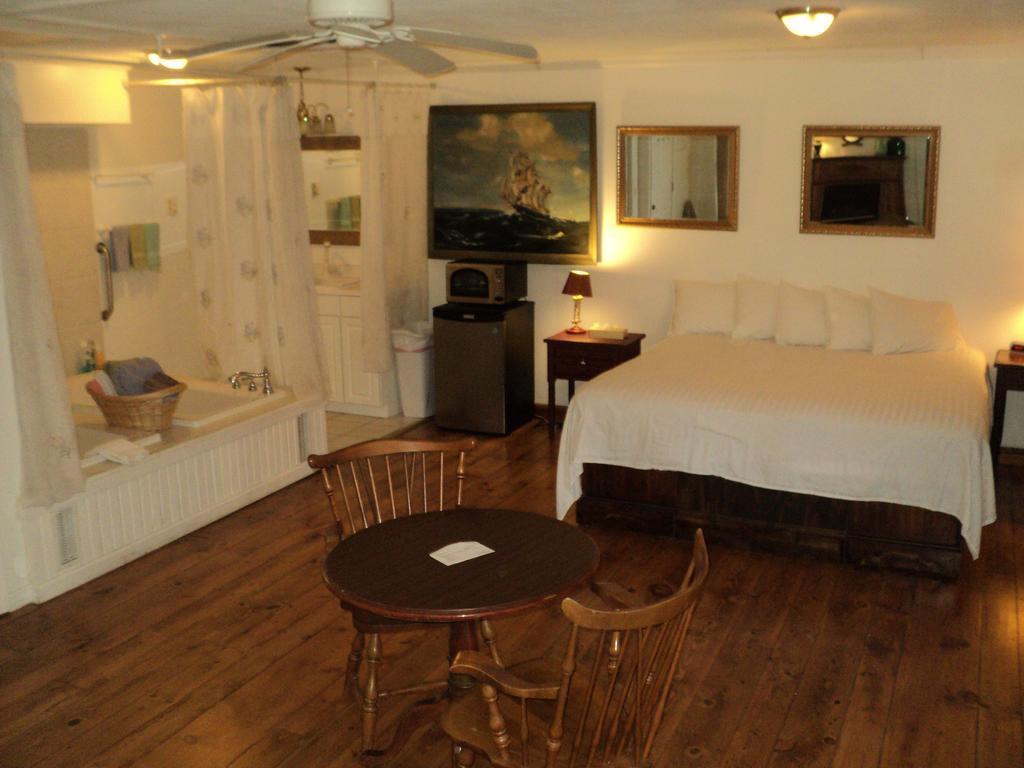 Harbor Haus Inn & Suites Hermann Esterno foto