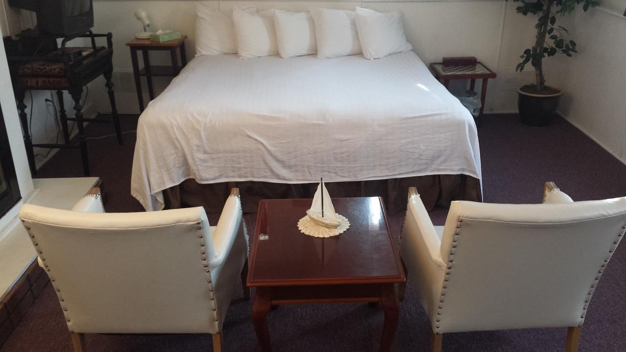 Harbor Haus Inn & Suites Hermann Esterno foto